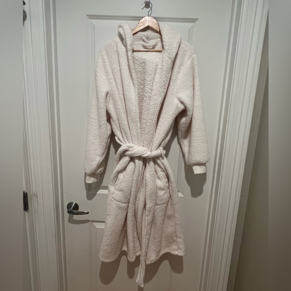 Pottery Barn / Ivory Coziest Sherpa Robe, Large